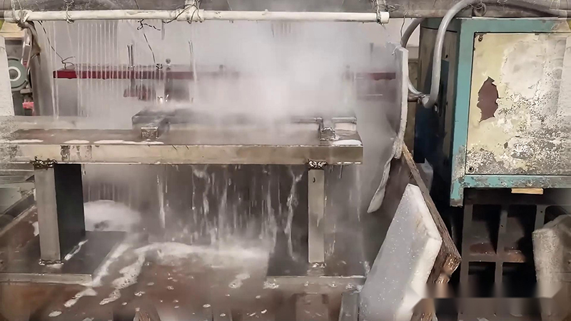 平面淬火熱處理是一種有效的金屬表面強化方法，能夠顯著提高工件表面的硬度、耐磨性和疲勞強度