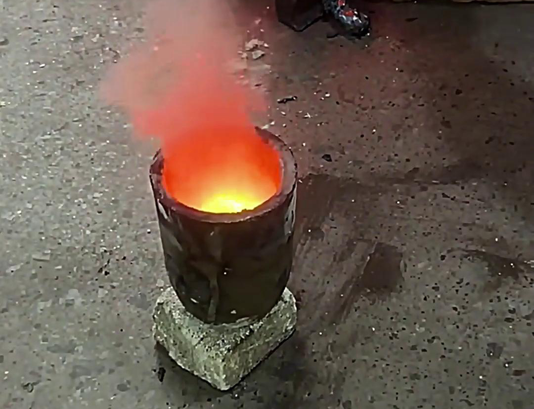 海拓中高頻感應(yīng)加熱熔煉爐，小型金屬加工工廠的得力伙伴