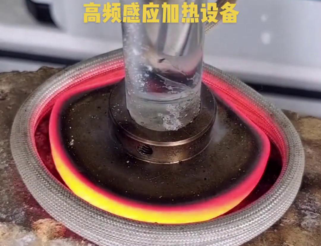 高頻焊機(jī)焊接因其高效、高質(zhì)量、環(huán)保、操作簡便和適應(yīng)性強(qiáng)等優(yōu)點，被廣泛應(yīng)用于各個行業(yè)